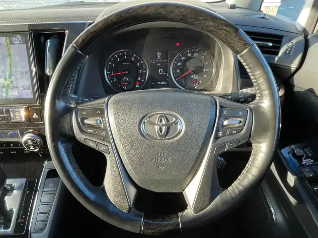 トヨタ ヴェルファイア Z Gエディション 滋賀県 2017(平29)年 7.2万km ホワイトパールクリスタルシャイン サンルーフ/フリップダウンモニター/両側パワースライドドア/社外11インチナビ【EX11Z】/（AM/FM/CD/DVD/フルセグ/Bluetooth/HDMI）/バックカメラ/ビルトインETC/電動リアゲート/トヨタセーフティセンス/・ブレーキアシスト/・プリクラッシュブレーキアシスト/・ヒルスタート（坂道発進）アシスト/・TCS（トラクションコントロールシステム）/・VDC（ビークルダイナミクスコントロール）/・車間自動制御システム/・ASCD（オートスピードコントロール装置）/・ABS（アンチロックブレーキシステム）/・バックビューモニター/・コーナー・バックセンサー（ソナー）/運転席・助手席シートヒーター/電動格納ミラー/電子パーキング/ブレーキホールド/ステアリングスイッチ/ステアリングヒーター/オートライト/LEDヘッドライト/フロントフォグ/フルオートエアコン/USB端子/プッシュスタート/スマートキー/純正アルミホイール積込