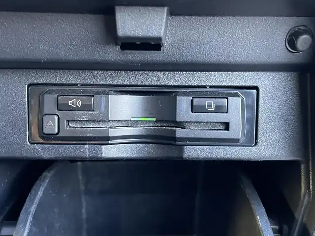 トヨタ ヴェルファイア Z Gエディション 滋賀県 2017(平29)年 7.2万km ホワイトパールクリスタルシャイン サンルーフ/フリップダウンモニター/両側パワースライドドア/社外11インチナビ【EX11Z】/（AM/FM/CD/DVD/フルセグ/Bluetooth/HDMI）/バックカメラ/ビルトインETC/電動リアゲート/トヨタセーフティセンス/・ブレーキアシスト/・プリクラッシュブレーキアシスト/・ヒルスタート（坂道発進）アシスト/・TCS（トラクションコントロールシステム）/・VDC（ビークルダイナミクスコントロール）/・車間自動制御システム/・ASCD（オートスピードコントロール装置）/・ABS（アンチロックブレーキシステム）/・バックビューモニター/・コーナー・バックセンサー（ソナー）/運転席・助手席シートヒーター/電動格納ミラー/電子パーキング/ブレーキホールド/ステアリングスイッチ/ステアリングヒーター/オートライト/LEDヘッドライト/フロントフォグ/フルオートエアコン/USB端子/プッシュスタート/スマートキー/純正アルミホイール積込