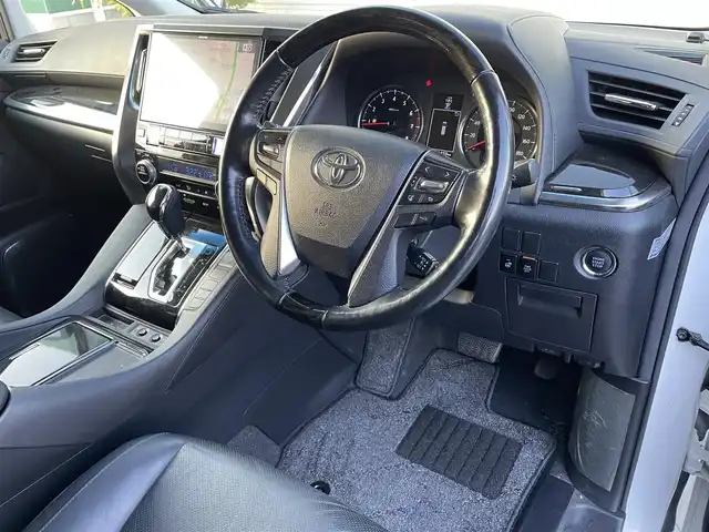 トヨタ ヴェルファイア Z Gエディション 滋賀県 2017(平29)年 7.2万km ホワイトパールクリスタルシャイン サンルーフ/フリップダウンモニター/両側パワースライドドア/社外11インチナビ【EX11Z】/（AM/FM/CD/DVD/フルセグ/Bluetooth/HDMI）/バックカメラ/ビルトインETC/電動リアゲート/トヨタセーフティセンス/・ブレーキアシスト/・プリクラッシュブレーキアシスト/・ヒルスタート（坂道発進）アシスト/・TCS（トラクションコントロールシステム）/・VDC（ビークルダイナミクスコントロール）/・車間自動制御システム/・ASCD（オートスピードコントロール装置）/・ABS（アンチロックブレーキシステム）/・バックビューモニター/・コーナー・バックセンサー（ソナー）/運転席・助手席シートヒーター/電動格納ミラー/電子パーキング/ブレーキホールド/ステアリングスイッチ/ステアリングヒーター/オートライト/LEDヘッドライト/フロントフォグ/フルオートエアコン/USB端子/プッシュスタート/スマートキー/純正アルミホイール積込