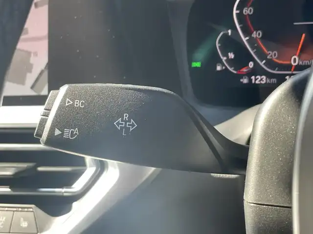 ＢＭＷ ３２０ｉ Mスポーツ 福岡県 2019(平31)年 4.6万km サファイアブラックP 純正ナビ/Bluetooth/USB/AppleCarPlay/HUD/ACC/レーンキープ/ブラインドスポット/360°カメラ/ミラー一体型ETC/ワイヤレス充電/アンビエントライト/黒半革/パワーシート/メモリーシート/LEDヘッドライト/純正18インチAW