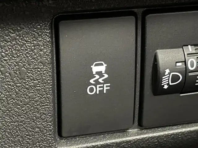 ホンダ Ｎ ＢＯＸ カスタム コーディネートスタイル 群馬県 2024(令6)年 0.8万km 赤／黒 純正８インチナビ　バックカメラ　両側パワースライドドア　アダプティブクルーズコントロール　ＬＥＤ　ＡＨＢ　シートヒーター　純正１４インチＡＷ　ステアリングリモコン　コーナーセンサー　ＥＴＣ　禁煙車