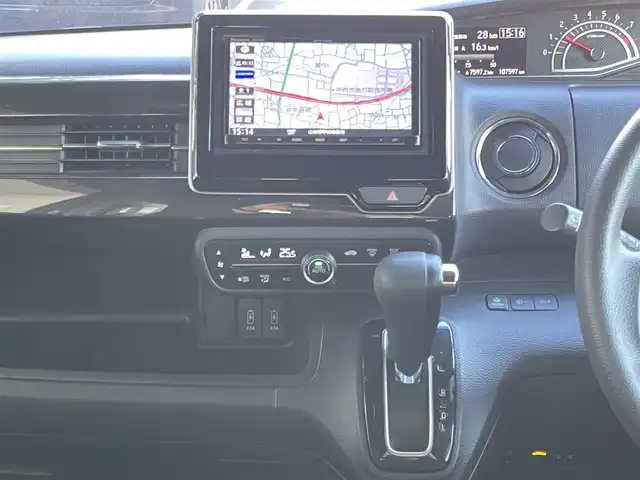 ホンダ Ｎ ＢＯＸ カスタム G L ホンダセンシング 山梨県 2018(平30)年 10.8万km ブリリアントスポーティブルーメタリック2トーン (株)IDOMが運営する【じしゃロン甲府店】の自社ローン専用車両になります。/こちらは現金またはオートローンご利用時の価格です。自社ローンご希望の方は別途その旨お申付け下さい/ＨｏｎｄａＳＥＮＳＩＮＧ/レーダークルーズコントロール/左側パワースライドドア/スマートキー２個/4スピーカー（2 /8スピーカー）/社外メモリナビ・フルセグＴＶ（走行中可）/ＣＤ・ＤＶＤ・ＳＤ・ＢＴオーディオ/バックカメラ/ビルトインＥＴＣ/LEDオートライト/純正14インチアルミホイール/保証書・取説