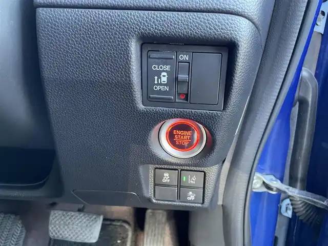 ホンダ Ｎ ＢＯＸ カスタム G L ホンダセンシング 山梨県 2018(平30)年 10.8万km ブリリアントスポーティブルーメタリック2トーン (株)IDOMが運営する【じしゃロン甲府店】の自社ローン専用車両になります。/こちらは現金またはオートローンご利用時の価格です。自社ローンご希望の方は別途その旨お申付け下さい/ＨｏｎｄａＳＥＮＳＩＮＧ/レーダークルーズコントロール/左側パワースライドドア/スマートキー２個/4スピーカー（2 /8スピーカー）/社外メモリナビ・フルセグＴＶ（走行中可）/ＣＤ・ＤＶＤ・ＳＤ・ＢＴオーディオ/バックカメラ/ビルトインＥＴＣ/LEDオートライト/純正14インチアルミホイール/保証書・取説