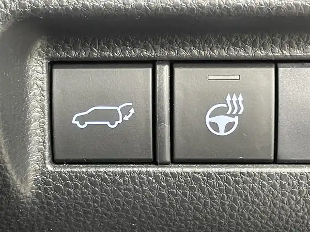 トヨタ ハリアー ハイブリッド Z レザーパッケージ 埼玉県 2020(令2)年 2.2万km ホワイトパールクリスタルシャイン モデリスタエアロ/モデリスタ２０インチアルミホイール/JBLサウンド/トヨタセーフティーセンス/プリクラッシュセーフティ/レーンディパーチャーアラート/レーダークルーズコントロール/ロードサイドアシスト/オートマチックハイビーム/ブラインドスポットモニター/インテリジェントクリアランスソナー/純正ディスプレイオーディオ12.3インチ/地デジTV Bluetooth USB/ヘットアップディスプレイ/デジタルインナーミラー/パノラミックビューモニター/レザーシート/シートヒーター/ベンチレーション/前席パワーシート/ステアリングヒーター/運転席シートメモリー/パワーバックドア/社外ドライブレコーダー前後/ビルトインETC2.0/LEDオートライト