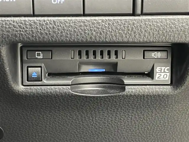 トヨタ ハリアー ハイブリッド Z レザーパッケージ 埼玉県 2020(令2)年 2.2万km ホワイトパールクリスタルシャイン モデリスタエアロ/モデリスタ２０インチアルミホイール/JBLサウンド/トヨタセーフティーセンス/プリクラッシュセーフティ/レーンディパーチャーアラート/レーダークルーズコントロール/ロードサイドアシスト/オートマチックハイビーム/ブラインドスポットモニター/インテリジェントクリアランスソナー/純正ディスプレイオーディオ12.3インチ/地デジTV Bluetooth USB/ヘットアップディスプレイ/デジタルインナーミラー/パノラミックビューモニター/レザーシート/シートヒーター/ベンチレーション/前席パワーシート/ステアリングヒーター/運転席シートメモリー/パワーバックドア/社外ドライブレコーダー前後/ビルトインETC2.0/LEDオートライト