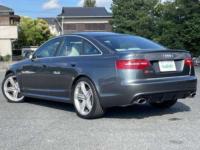 アウディ ＲＳ６ 千葉県 2010(平22)年 7.2万km デイトナグレーパールエフェクト スポーツサスペンションプラス/純正ナビ/フルセグTV/バックカメラ/BOSEサウンドシステム/サンルーフ/ホワイトレザー/パワーシート＆シートヒーター/純正20インチAW/前後コーナーセンサー/HIDヘッドライト/保証書/取扱説明書/スペアキー
