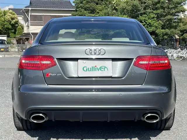 アウディ ＲＳ６ 千葉県 2010(平22)年 7.2万km デイトナグレーパールエフェクト スポーツサスペンションプラス/純正ナビ/フルセグTV/バックカメラ/BOSEサウンドシステム/サンルーフ/ホワイトレザー/パワーシート＆シートヒーター/純正20インチAW/前後コーナーセンサー/HIDヘッドライト/保証書/取扱説明書/スペアキー