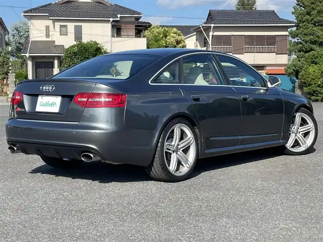 アウディ ＲＳ６ 千葉県 2010(平22)年 7.2万km デイトナグレーパールエフェクト スポーツサスペンションプラス/純正ナビ/フルセグTV/バックカメラ/BOSEサウンドシステム/サンルーフ/ホワイトレザー/パワーシート＆シートヒーター/純正20インチAW/前後コーナーセンサー/HIDヘッドライト/保証書/取扱説明書/スペアキー