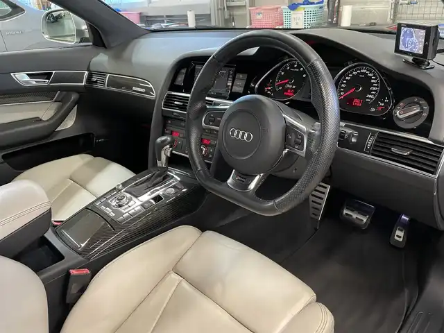 アウディ ＲＳ６ 千葉県 2010(平22)年 7.2万km デイトナグレーパールエフェクト スポーツサスペンションプラス/純正ナビ/フルセグTV/バックカメラ/BOSEサウンドシステム/サンルーフ/ホワイトレザー/パワーシート＆シートヒーター/純正20インチAW/前後コーナーセンサー/HIDヘッドライト/保証書/取扱説明書/スペアキー