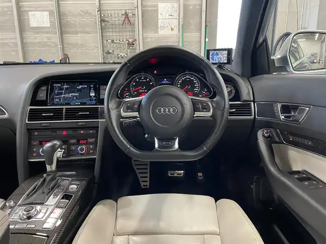 アウディ ＲＳ６ 千葉県 2010(平22)年 7.2万km デイトナグレーパールエフェクト スポーツサスペンションプラス/純正ナビ/フルセグTV/バックカメラ/BOSEサウンドシステム/サンルーフ/ホワイトレザー/パワーシート＆シートヒーター/純正20インチAW/前後コーナーセンサー/HIDヘッドライト/保証書/取扱説明書/スペアキー