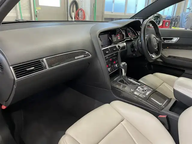 アウディ ＲＳ６ 千葉県 2010(平22)年 7.2万km デイトナグレーパールエフェクト スポーツサスペンションプラス/純正ナビ/フルセグTV/バックカメラ/BOSEサウンドシステム/サンルーフ/ホワイトレザー/パワーシート＆シートヒーター/純正20インチAW/前後コーナーセンサー/HIDヘッドライト/保証書/取扱説明書/スペアキー