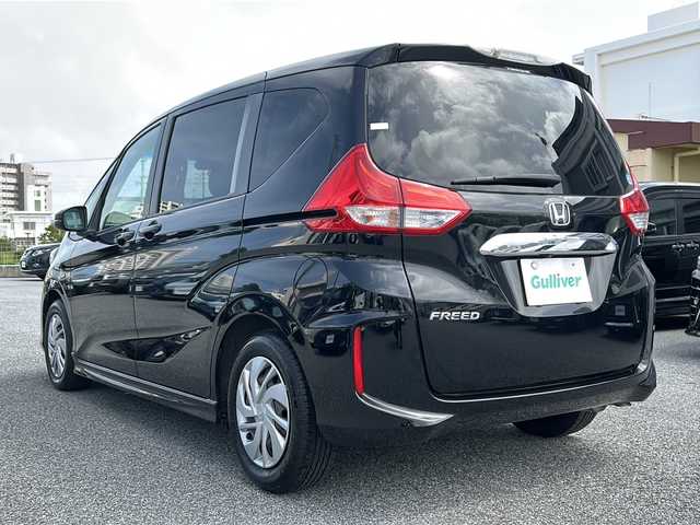 ホンダ フリード G ホンダセンシング 沖縄県 2016(平28)年 7万km クリスタルブラックパール 純正ナビ　/　（AM/FM/CD/DVD/BT）　/フルセグTV　/バックモニター　/両側パワスラ　/レーダークルーズコントロール　/LEDヘッドライト　/押しフォグ　/純正フロアマット　/スペアキー　/ETC