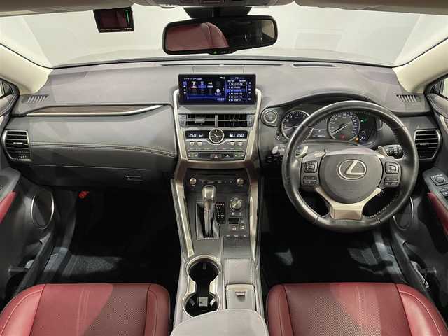 レクサス ＮＸ 300 バージョンL 愛知県 2019(令1)年 4.9万km ソニックチタニウム 純正10.3incナビ/CD/DVD/BT/フルセグTV/全方位カメラ/純正ETC２．０/衝突軽減ブレーキ/アダクティブクルーズコントロール/レーンキープアシスト/ブラインドスポットモニター/標識検知機能/先行車発信お知らせ機能/パワーバックドア/ヘッドアップディスプレイ/D/N席パワーシート/D席シートメモリー/２列目電動格納シート/D/N席シートベンチレーション/ステアリングヒーター/後席シートヒーター/オートブレーキホールド/AC１００V電源/LEDヘッドライト/オートライト/オートハイビーム/スマートキー/プッシュスタート/社外ドライブレコーダー前後
