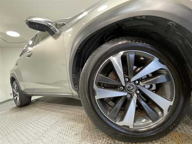 レクサス ＮＸ 300 バージョンL 愛知県 2019(令1)年 4.9万km ソニックチタニウム 純正10.3incナビ/CD/DVD/BT/フルセグTV/全方位カメラ/純正ETC２．０/衝突軽減ブレーキ/アダクティブクルーズコントロール/レーンキープアシスト/ブラインドスポットモニター/標識検知機能/先行車発信お知らせ機能/パワーバックドア/ヘッドアップディスプレイ/D/N席パワーシート/D席シートメモリー/２列目電動格納シート/D/N席シートベンチレーション/ステアリングヒーター/後席シートヒーター/オートブレーキホールド/AC１００V電源/LEDヘッドライト/オートライト/オートハイビーム/スマートキー/プッシュスタート/社外ドライブレコーダー前後