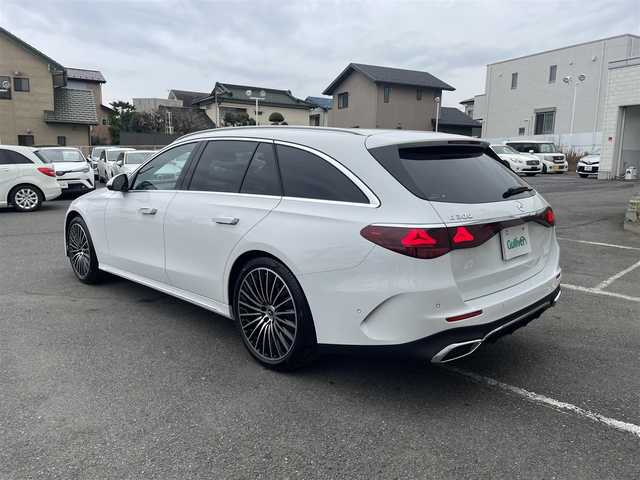 メルセデス・ベンツ Ｍ・ベンツ Ｅ３００ SW エクスクルーシブ AMGライン 神奈川県 2024(令6)年 0.2万km 白 ワンオーナー/デジタルインテリアぱっつケージ/・デジタルコックピットディスプレイ/・３Dコックピットディスプレイ/MBUXスーパースクリーン/(AM/FM/BT/USB/DTV/AppleCarPlay）/ブルメスター４Ｄサラウンドサウンド/バックビューモニター３６０°カメラ/3Dコックピットディスプレイ/MBUXスーパースクリーン/レーダーセーフティパッケージ/・アクティブブラインドスポットアシスト/・ディストロニックプラス/・アクティブレーンキーピングアシスト/・BASプラス（ブレーキアシストプラス）/・PRE-SAFEブレーキ/・チャイルドセーフティシートセンサー/レザーARTICO/MICROCUTシート/メモリー付きパワーシート（D席/N席）/全席シートヒーター/前席シートヒータープラス/本革巻スポーツステアリング/M/Tモード付ATパドルシフト/パノラミックスライディングルーフ/ドライブレコーダー/プッシュスタート/パワーバックドア/ETC2.0ビルトイン/20インチＡＭＧアルミホイール/エアバランスパッケージ/ＬＥＤヘッドライト/スマートキー×２/新車時手帳/取扱説明書