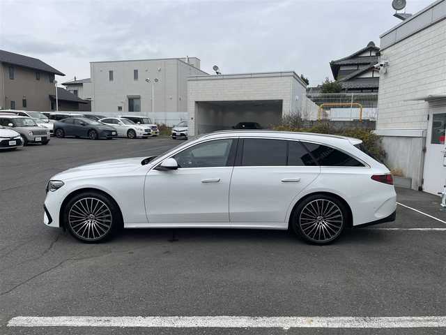 メルセデス・ベンツ Ｍ・ベンツ Ｅ３００ SW エクスクルーシブ AMGライン 神奈川県 2024(令6)年 0.2万km 白 ワンオーナー/デジタルインテリアぱっつケージ/・デジタルコックピットディスプレイ/・３Dコックピットディスプレイ/MBUXスーパースクリーン/(AM/FM/BT/USB/DTV/AppleCarPlay）/ブルメスター４Ｄサラウンドサウンド/バックビューモニター３６０°カメラ/3Dコックピットディスプレイ/MBUXスーパースクリーン/レーダーセーフティパッケージ/・アクティブブラインドスポットアシスト/・ディストロニックプラス/・アクティブレーンキーピングアシスト/・BASプラス（ブレーキアシストプラス）/・PRE-SAFEブレーキ/・チャイルドセーフティシートセンサー/レザーARTICO/MICROCUTシート/メモリー付きパワーシート（D席/N席）/全席シートヒーター/前席シートヒータープラス/本革巻スポーツステアリング/M/Tモード付ATパドルシフト/パノラミックスライディングルーフ/ドライブレコーダー/プッシュスタート/パワーバックドア/ETC2.0ビルトイン/20インチＡＭＧアルミホイール/エアバランスパッケージ/ＬＥＤヘッドライト/スマートキー×２/新車時手帳/取扱説明書