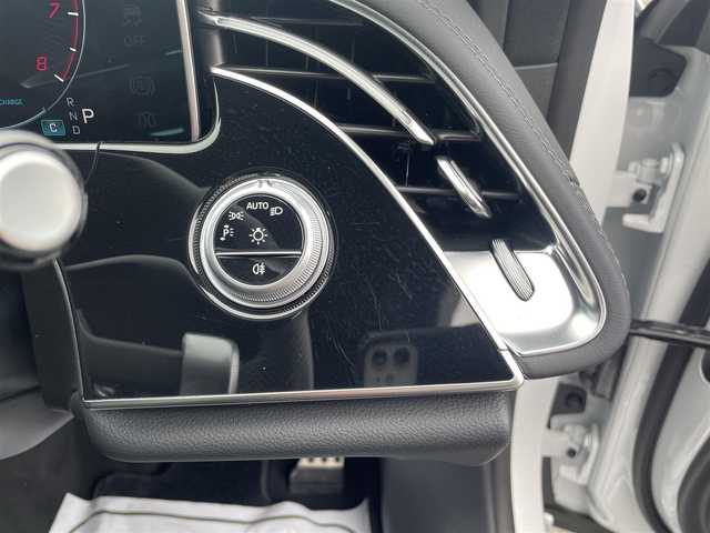 メルセデス・ベンツ Ｍ・ベンツ Ｅ３００ SW エクスクルーシブ AMGライン 神奈川県 2024(令6)年 0.2万km 白 ワンオーナー/デジタルインテリアぱっつケージ/・デジタルコックピットディスプレイ/・３Dコックピットディスプレイ/MBUXスーパースクリーン/(AM/FM/BT/USB/DTV/AppleCarPlay）/ブルメスター４Ｄサラウンドサウンド/バックビューモニター３６０°カメラ/3Dコックピットディスプレイ/MBUXスーパースクリーン/レーダーセーフティパッケージ/・アクティブブラインドスポットアシスト/・ディストロニックプラス/・アクティブレーンキーピングアシスト/・BASプラス（ブレーキアシストプラス）/・PRE-SAFEブレーキ/・チャイルドセーフティシートセンサー/レザーARTICO/MICROCUTシート/メモリー付きパワーシート（D席/N席）/全席シートヒーター/前席シートヒータープラス/本革巻スポーツステアリング/M/Tモード付ATパドルシフト/パノラミックスライディングルーフ/ドライブレコーダー/プッシュスタート/パワーバックドア/ETC2.0ビルトイン/20インチＡＭＧアルミホイール/エアバランスパッケージ/ＬＥＤヘッドライト/スマートキー×２/新車時手帳/取扱説明書