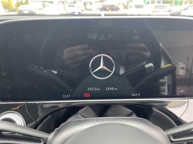 メルセデス・ベンツ Ｍ・ベンツ Ｅ３００ SW エクスクルーシブ AMGライン 神奈川県 2024(令6)年 0.2万km 白 ワンオーナー/デジタルインテリアぱっつケージ/・デジタルコックピットディスプレイ/・３Dコックピットディスプレイ/MBUXスーパースクリーン/(AM/FM/BT/USB/DTV/AppleCarPlay）/ブルメスター４Ｄサラウンドサウンド/バックビューモニター３６０°カメラ/3Dコックピットディスプレイ/MBUXスーパースクリーン/レーダーセーフティパッケージ/・アクティブブラインドスポットアシスト/・ディストロニックプラス/・アクティブレーンキーピングアシスト/・BASプラス（ブレーキアシストプラス）/・PRE-SAFEブレーキ/・チャイルドセーフティシートセンサー/レザーARTICO/MICROCUTシート/メモリー付きパワーシート（D席/N席）/全席シートヒーター/前席シートヒータープラス/本革巻スポーツステアリング/M/Tモード付ATパドルシフト/パノラミックスライディングルーフ/ドライブレコーダー/プッシュスタート/パワーバックドア/ETC2.0ビルトイン/20インチＡＭＧアルミホイール/エアバランスパッケージ/ＬＥＤヘッドライト/スマートキー×２/新車時手帳/取扱説明書