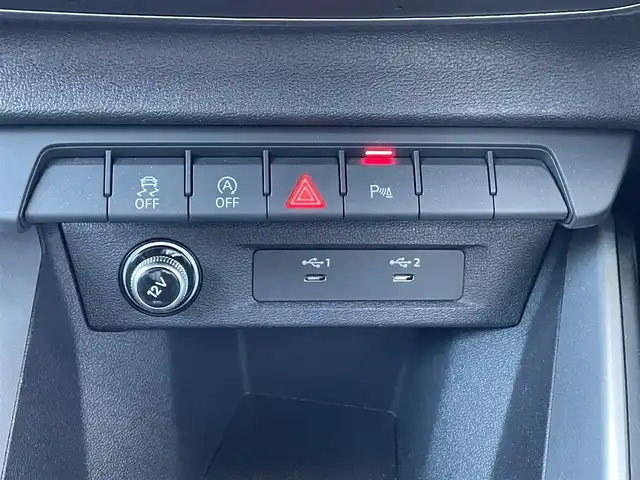 アウディ Ａ１ SB 25TFSI アドバンスド 佐賀県 2021(令3)年 3.2万km パール 純正SDナビ(AM/FM/BT)/バックカメラ/アウディアクティブレーンアシスト/クリアランスソナー/クルーズコントロール/シートヒーター/USBポート/ブラインドスポットモニター/ETC2.0/ドラレコ/純正フロアマット/純正LEDヘッドライト/純正16インチアルミホイール