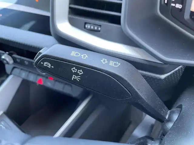 アウディ Ａ１ SB 25TFSI アドバンスド 佐賀県 2021(令3)年 3.2万km パール 純正SDナビ(AM/FM/BT)/バックカメラ/アウディアクティブレーンアシスト/クリアランスソナー/クルーズコントロール/シートヒーター/USBポート/ブラインドスポットモニター/ETC2.0/ドラレコ/純正フロアマット/純正LEDヘッドライト/純正16インチアルミホイール