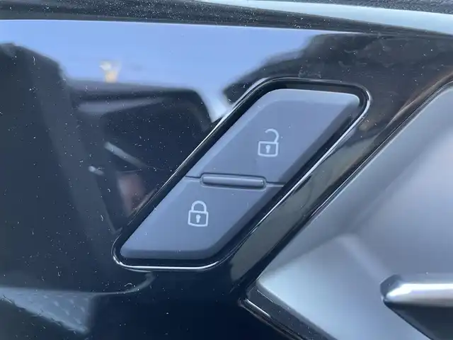 アウディ Ａ１ SB 25TFSI アドバンスド 佐賀県 2021(令3)年 3.2万km パール 純正SDナビ(AM/FM/BT)/バックカメラ/アウディアクティブレーンアシスト/クリアランスソナー/クルーズコントロール/シートヒーター/USBポート/ブラインドスポットモニター/ETC2.0/ドラレコ/純正フロアマット/純正LEDヘッドライト/純正16インチアルミホイール