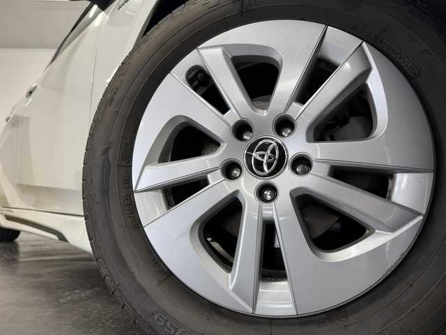 トヨタ プリウス Sセーフティプラス 愛知県 2018(平30)年 4.3万km ホワイトパールクリスタルシャイン ハイブリッド/FF/インパネCVT/純正 7インチナビ NSCD-W66/（AM/FM/CD/TV/SD/Bluetooth/AUX）/バックガイドモニター/社外フルエアロ（Front/Side/Rear-under）/ドライブレコーダー 前方/ビルトイン ETC/Toyota Safety Sense P/●プリクラッシュセーフティ［PCS］*/●レーンディパーチャーアラート［LDA］（ステアリング制御機能・ふらつき検知機能付）*/●レーダークルコン（全車速追従機能付）*/●オートハイビーム［AHB］*/・インテリジェントクリアランスソナー［巻き込み警報機能付］*/・シンプルインテリジェントパーキングアシスト*/装備/・オートエアコン/・オートライト/・LED ヘッドランプ・クリアランスランプ/・LEDフロントフォグランプ（アクセサリーランプ［薄暮灯］付）*/・オートワイパー（雨滴感応式）*/・自動防眩機能付インナーミラー*/・ステアリングスイッチ/・プッシュスタート/・スマートキーx2/・取/ナビ取/【*…『Sセーフティプラス』特別装備】