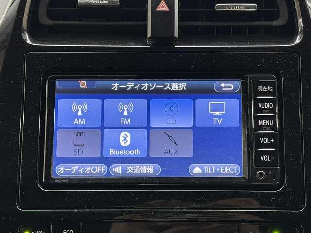 トヨタ プリウス Sセーフティプラス 愛知県 2018(平30)年 4.3万km ホワイトパールクリスタルシャイン ハイブリッド/FF/インパネCVT/純正 7インチナビ NSCD-W66/（AM/FM/CD/TV/SD/Bluetooth/AUX）/バックガイドモニター/社外フルエアロ（Front/Side/Rear-under）/ドライブレコーダー 前方/ビルトイン ETC/Toyota Safety Sense P/●プリクラッシュセーフティ［PCS］*/●レーンディパーチャーアラート［LDA］（ステアリング制御機能・ふらつき検知機能付）*/●レーダークルコン（全車速追従機能付）*/●オートハイビーム［AHB］*/・インテリジェントクリアランスソナー［巻き込み警報機能付］*/・シンプルインテリジェントパーキングアシスト*/装備/・オートエアコン/・オートライト/・LED ヘッドランプ・クリアランスランプ/・LEDフロントフォグランプ（アクセサリーランプ［薄暮灯］付）*/・オートワイパー（雨滴感応式）*/・自動防眩機能付インナーミラー*/・ステアリングスイッチ/・プッシュスタート/・スマートキーx2/・取/ナビ取/【*…『Sセーフティプラス』特別装備】