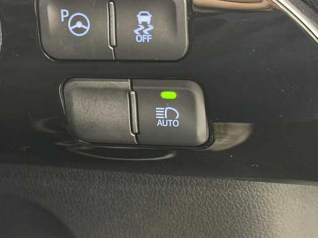 トヨタ プリウス Sセーフティプラス 愛知県 2018(平30)年 4.3万km ホワイトパールクリスタルシャイン ハイブリッド/FF/インパネCVT/純正 7インチナビ NSCD-W66/（AM/FM/CD/TV/SD/Bluetooth/AUX）/バックガイドモニター/社外フルエアロ（Front/Side/Rear-under）/ドライブレコーダー 前方/ビルトイン ETC/Toyota Safety Sense P/●プリクラッシュセーフティ［PCS］*/●レーンディパーチャーアラート［LDA］（ステアリング制御機能・ふらつき検知機能付）*/●レーダークルコン（全車速追従機能付）*/●オートハイビーム［AHB］*/・インテリジェントクリアランスソナー［巻き込み警報機能付］*/・シンプルインテリジェントパーキングアシスト*/装備/・オートエアコン/・オートライト/・LED ヘッドランプ・クリアランスランプ/・LEDフロントフォグランプ（アクセサリーランプ［薄暮灯］付）*/・オートワイパー（雨滴感応式）*/・自動防眩機能付インナーミラー*/・ステアリングスイッチ/・プッシュスタート/・スマートキーx2/・取/ナビ取/【*…『Sセーフティプラス』特別装備】
