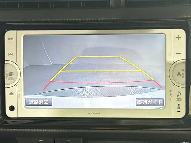 トヨタ アクア X－URBAN 沖縄県 2015(平27)年 8万km ライムホワイトパールクリスタルシャイン 禁煙車/県外仕入/純正ナビ/Ｂｌｕｅｔｏｏｔｈ/ハーフレザーシート/バックカメラ/ＡＢＳ/ＡＡＣ/純正アルミホイール/オートライト/純正フロアマット