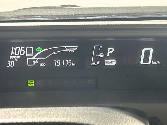 トヨタ アクア X－URBAN 沖縄県 2015(平27)年 8万km ライムホワイトパールクリスタルシャイン 禁煙車/県外仕入/純正ナビ/Ｂｌｕｅｔｏｏｔｈ/ハーフレザーシート/バックカメラ/ＡＢＳ/ＡＡＣ/純正アルミホイール/オートライト/純正フロアマット