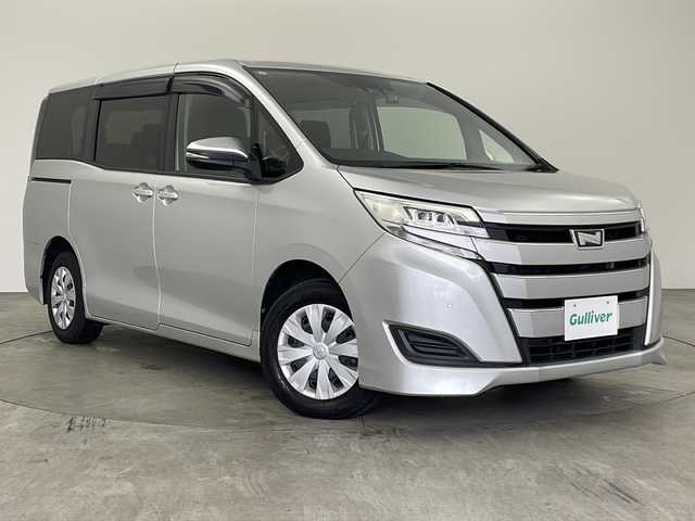 トヨタ ノア X 兵庫県 2021(令3)年 5.7万km シルバーM ・社外ナビ&Bluetooth&CD&DVD再生&TV/・バックカメラ/・パワースライドドア/・三列シート/・前後ドライブレコーダー/・クルーズコントロール/・トヨタセーフティセンス/・プリクラッシュセーフティ/・レーンキープアシスト/・オートマチックハイビーム/・アイドリングストップ/・前後コーナーセンサー/・LEDライト/・オートライト/・クルーズコントロール/・Wエアバック/・MTモード付AT/・リモコンキー/・スペアキー