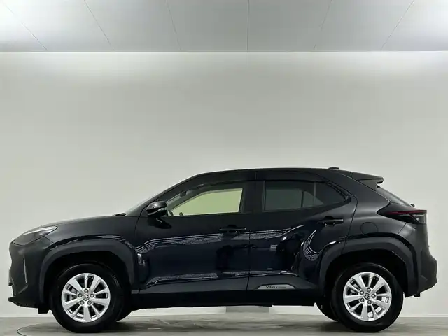 トヨタ ヤリスクロス ハイブリッド G 埼玉県 2021(令3)年 1.6万km ブラックマイカ 純正８型ナビ　Ｂｌｕｅｔｏｏｔｈ　全方位カメラ オートマチックハイビーム レーダークルーズコントロール　コーナーセンサー　レーンアシスト　ドライブレコーダー 衝突軽減ブレーキ LEDヘッドライト