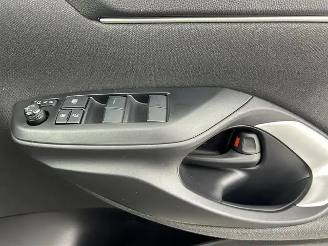 トヨタ ヤリスクロス ハイブリッド G 埼玉県 2021(令3)年 1.6万km ブラックマイカ 純正８型ナビ　Ｂｌｕｅｔｏｏｔｈ　全方位カメラ オートマチックハイビーム レーダークルーズコントロール　コーナーセンサー　レーンアシスト　ドライブレコーダー 衝突軽減ブレーキ LEDヘッドライト