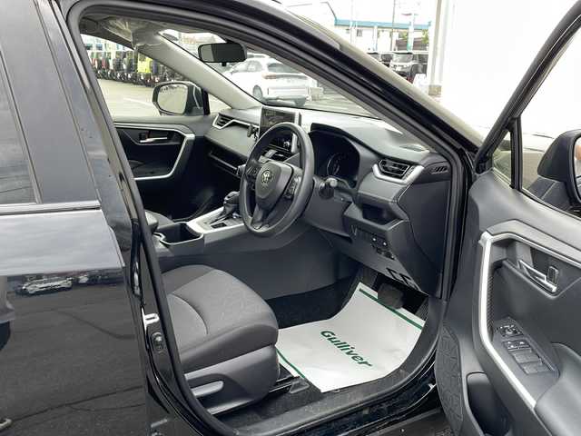 トヨタ ＲＡＶ４ X 道北・旭川 2023(令5)年 4.3万km アティチュードブラックマイカ ４WD/寒冷地仕様/メーカー純正ナビ（フルセグTV/BT/USB）/禁煙車/プリクラッシュセーフティー/パーキングサポートブレーキ/前後コーナーセンサー/レーダークルーズコントロール/純正アルミホイール/社外フロアマット/ワイパーデアイサー/オートライト/オートマチックハイビーム/LEDヘッドライト/電動格納ミラー/ビルトインETC/ルーフレール/ドライブモードセレクトスイッチ/取説＆保証書