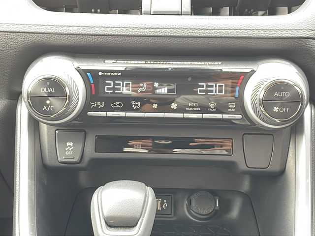 トヨタ ＲＡＶ４ X 道北・旭川 2023(令5)年 4.3万km アティチュードブラックマイカ ４WD/寒冷地仕様/メーカー純正ナビ（フルセグTV/BT/USB）/禁煙車/プリクラッシュセーフティー/パーキングサポートブレーキ/前後コーナーセンサー/レーダークルーズコントロール/純正アルミホイール/社外フロアマット/ワイパーデアイサー/オートライト/オートマチックハイビーム/LEDヘッドライト/電動格納ミラー/ビルトインETC/ルーフレール/ドライブモードセレクトスイッチ/取説＆保証書