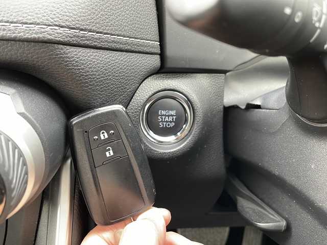 トヨタ ＲＡＶ４ X 道北・旭川 2023(令5)年 4.3万km アティチュードブラックマイカ ４WD/寒冷地仕様/メーカー純正ナビ（フルセグTV/BT/USB）/禁煙車/プリクラッシュセーフティー/パーキングサポートブレーキ/前後コーナーセンサー/レーダークルーズコントロール/純正アルミホイール/社外フロアマット/ワイパーデアイサー/オートライト/オートマチックハイビーム/LEDヘッドライト/電動格納ミラー/ビルトインETC/ルーフレール/ドライブモードセレクトスイッチ/取説＆保証書