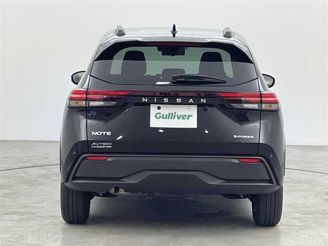 日産 ノート オーテック クロスオーバー 福岡県 2022(令4)年 1.1万km 黒 純正ＤＡナビ　/全方位カメラ　/ビルトインＥＴＣ２．０　/ドライブレコーダー　/デジタルルームミラー/置くだけ充電　/コーナーセンサー　/エマージェンシーブレーキ　/レーンキープ　/ＢＳＭ　/ハーフレザー　/純正１６インチＡＷ　/ＬＥＤライト