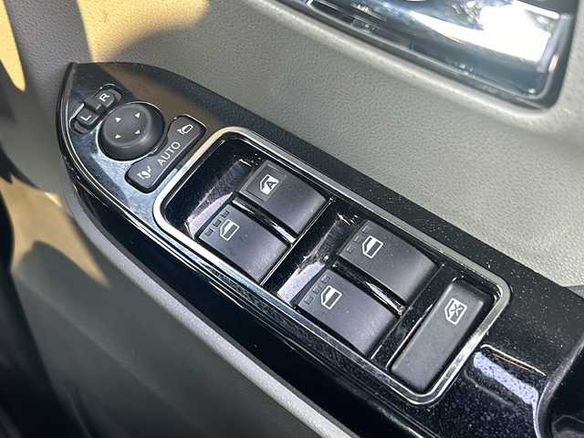 ダイハツ タント カスタム RS セレクション 石川県 2020(令2)年 6.8万km ブラックマイカメタリック 純正大型ナビゲーション/【CD・DVD・Bluetooth・フルセグTV・SD】/スマートアシスト/・衝突回避軽減システム/・ソナーセンサー/レーダークルーズコントロール/両側パワースライドドア/バックカメラ/純正エンジンスターター/純正ビルトインETC/前席シートヒーター/スマートキー/・プッシュスタート/・スペアキー/LEDヘッドライト/・オートライト/・LEDフォグランプ/取扱説明書/新車時保証書