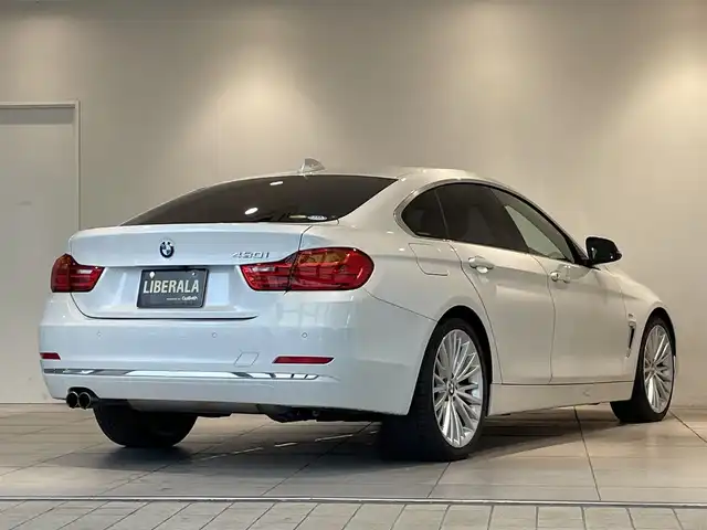 ＢＭＷ ４３０ｉ グランクーペ ラグジュアリー 愛知県 2017(平29)年 5.6万km ミネラルホワイト ベージュレザーシート　/ＨＵＤ　/ｉＤｒｉｖｅＨＤＤナビ　/Ｂｌｕｅｔｏｏｔｈ　/フルセグＴＶ　/バックカメラ　/シートヒーター/ＡＣＣ　/ＬＫＡ　/ＬＤＷ　/ＢＳＭ　/パワーシート　/パワーテールゲート　/ミラー型ＥＴＣ/コーナーセンサー/プッシュスタート/ウィンカーミラー/アイドリングストップ