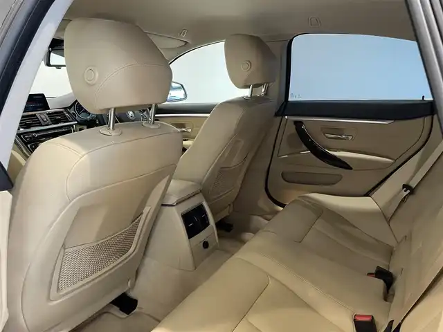 ＢＭＷ ４３０ｉ グランクーペ ラグジュアリー 愛知県 2017(平29)年 5.6万km ミネラルホワイト ベージュレザーシート　/ＨＵＤ　/ｉＤｒｉｖｅＨＤＤナビ　/Ｂｌｕｅｔｏｏｔｈ　/フルセグＴＶ　/バックカメラ　/シートヒーター/ＡＣＣ　/ＬＫＡ　/ＬＤＷ　/ＢＳＭ　/パワーシート　/パワーテールゲート　/ミラー型ＥＴＣ/コーナーセンサー/プッシュスタート/ウィンカーミラー/アイドリングストップ