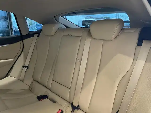 ＢＭＷ ４３０ｉ グランクーペ ラグジュアリー 愛知県 2017(平29)年 5.6万km ミネラルホワイト ベージュレザーシート　/ＨＵＤ　/ｉＤｒｉｖｅＨＤＤナビ　/Ｂｌｕｅｔｏｏｔｈ　/フルセグＴＶ　/バックカメラ　/シートヒーター/ＡＣＣ　/ＬＫＡ　/ＬＤＷ　/ＢＳＭ　/パワーシート　/パワーテールゲート　/ミラー型ＥＴＣ/コーナーセンサー/プッシュスタート/ウィンカーミラー/アイドリングストップ