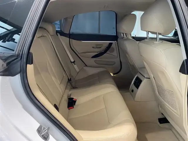 ＢＭＷ ４３０ｉ グランクーペ ラグジュアリー 愛知県 2017(平29)年 5.6万km ミネラルホワイト ベージュレザーシート　/ＨＵＤ　/ｉＤｒｉｖｅＨＤＤナビ　/Ｂｌｕｅｔｏｏｔｈ　/フルセグＴＶ　/バックカメラ　/シートヒーター/ＡＣＣ　/ＬＫＡ　/ＬＤＷ　/ＢＳＭ　/パワーシート　/パワーテールゲート　/ミラー型ＥＴＣ/コーナーセンサー/プッシュスタート/ウィンカーミラー/アイドリングストップ