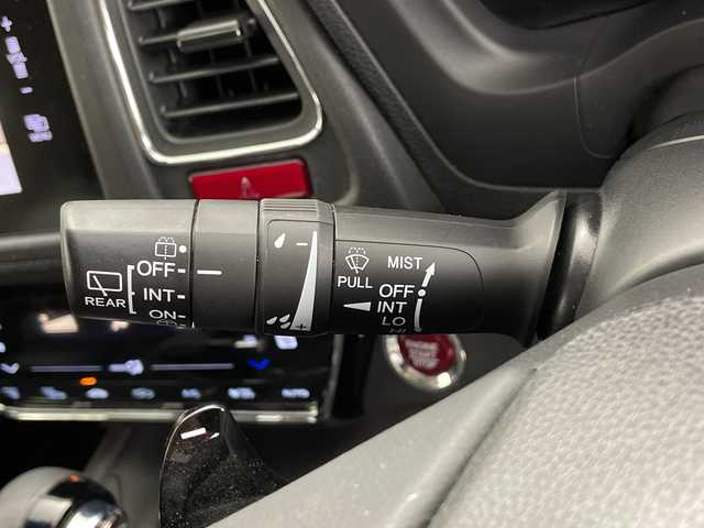 ホンダ ヴェゼル S 鹿児島県 2015(平27)年 4.9万km ホワイトオーキッドパール ワンオーナー/純正ナビ【NR-MZ33】/（フルセグ/CD/DVD/Bluetooth）/バックカメラ/シティーブレーキアクティブシステム/アイドリングストップ/前席シートヒーター/ETC/クルーズコントロール/純正17インチAW/ルーフレール/プッシュスタートボタン/パドルシフト付き革巻きハンドル/オートライト/純正LEDヘッドライト/フォグランプ/ターンランプ付電動格納ドアミラー/純正フロアマット/取扱説明書/ナビ取扱説明書/新車時保証書