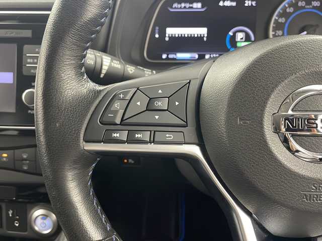 日産 リーフ X 10万台記念車 岐阜県 2018(平30)年 2.8万km ブリリアントホワイトパール 純正SDナビ/（CD/TV/Bluetooth）/バックカメラ/プロパイロット/インテリジェントクルーズコントロール/前方ドライブレコーダー/前席シートヒーター/ステアリングスイッチ/ステアリングヒーター/ETC/スマートキー/スペアキー