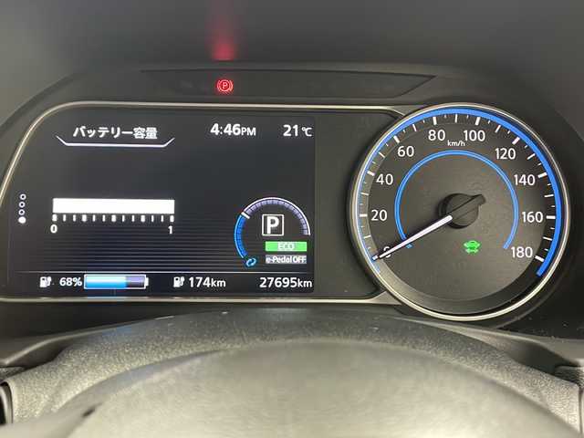 日産 リーフ X 10万台記念車 岐阜県 2018(平30)年 2.8万km ブリリアントホワイトパール 純正SDナビ/（CD/TV/Bluetooth）/バックカメラ/プロパイロット/インテリジェントクルーズコントロール/前方ドライブレコーダー/前席シートヒーター/ステアリングスイッチ/ステアリングヒーター/ETC/スマートキー/スペアキー