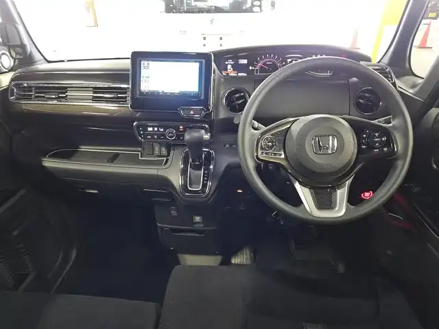 ホンダ Ｎ ＢＯＸ カスタム G L ホンダセンシング 香川県 2020(令2)年 1.1万km プラチナホワイトパール ストラーダナビ/フルセグTV/片側パワースライドドア/バックカメラ/ビルトインETC/ドライブレコーダー/アダプティブクルーズコントロール/ホンダセンシング/・衝突軽減ブレーキ/・前後誤発進抑制機能/・歩行者事故低減ステアリング/・先行車発進お知らせ機能/・車線維持支援システム/・オートハイビーム/・標識認識機能/・路外逸脱抑制機能/LEDヘッドランプ/前席シートヒーター/純正14インチアルミホイール/スマートキー/プッシュエンジンスタート/禁煙車