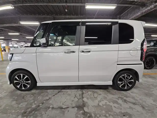 ホンダ Ｎ ＢＯＸ カスタム G L ホンダセンシング 香川県 2020(令2)年 1.1万km プラチナホワイトパール ストラーダナビ/フルセグTV/片側パワースライドドア/バックカメラ/ビルトインETC/ドライブレコーダー/アダプティブクルーズコントロール/ホンダセンシング/・衝突軽減ブレーキ/・前後誤発進抑制機能/・歩行者事故低減ステアリング/・先行車発進お知らせ機能/・車線維持支援システム/・オートハイビーム/・標識認識機能/・路外逸脱抑制機能/LEDヘッドランプ/前席シートヒーター/純正14インチアルミホイール/スマートキー/プッシュエンジンスタート/禁煙車