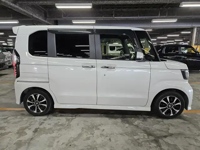 ホンダ Ｎ ＢＯＸ カスタム G L ホンダセンシング 香川県 2020(令2)年 1.1万km プラチナホワイトパール ストラーダナビ/フルセグTV/片側パワースライドドア/バックカメラ/ビルトインETC/ドライブレコーダー/アダプティブクルーズコントロール/ホンダセンシング/・衝突軽減ブレーキ/・前後誤発進抑制機能/・歩行者事故低減ステアリング/・先行車発進お知らせ機能/・車線維持支援システム/・オートハイビーム/・標識認識機能/・路外逸脱抑制機能/LEDヘッドランプ/前席シートヒーター/純正14インチアルミホイール/スマートキー/プッシュエンジンスタート/禁煙車