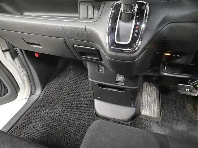 ホンダ Ｎ ＢＯＸ カスタム G L ホンダセンシング 香川県 2020(令2)年 1.1万km プラチナホワイトパール ストラーダナビ/フルセグTV/片側パワースライドドア/バックカメラ/ビルトインETC/ドライブレコーダー/アダプティブクルーズコントロール/ホンダセンシング/・衝突軽減ブレーキ/・前後誤発進抑制機能/・歩行者事故低減ステアリング/・先行車発進お知らせ機能/・車線維持支援システム/・オートハイビーム/・標識認識機能/・路外逸脱抑制機能/LEDヘッドランプ/前席シートヒーター/純正14インチアルミホイール/スマートキー/プッシュエンジンスタート/禁煙車