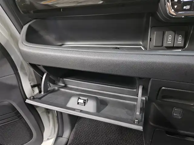 ホンダ Ｎ ＢＯＸ カスタム G L ホンダセンシング 香川県 2020(令2)年 1.1万km プラチナホワイトパール ストラーダナビ/フルセグTV/片側パワースライドドア/バックカメラ/ビルトインETC/ドライブレコーダー/アダプティブクルーズコントロール/ホンダセンシング/・衝突軽減ブレーキ/・前後誤発進抑制機能/・歩行者事故低減ステアリング/・先行車発進お知らせ機能/・車線維持支援システム/・オートハイビーム/・標識認識機能/・路外逸脱抑制機能/LEDヘッドランプ/前席シートヒーター/純正14インチアルミホイール/スマートキー/プッシュエンジンスタート/禁煙車